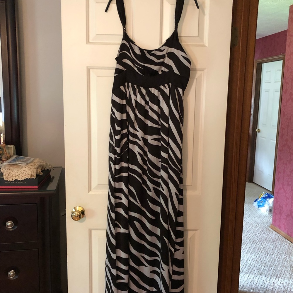 Dress - Picture 2 of 3